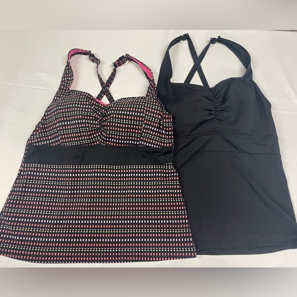 Lands End Lot of 2 size 12 swim tops. In great shape, same style. Built in cups. - Picture 1 of 5